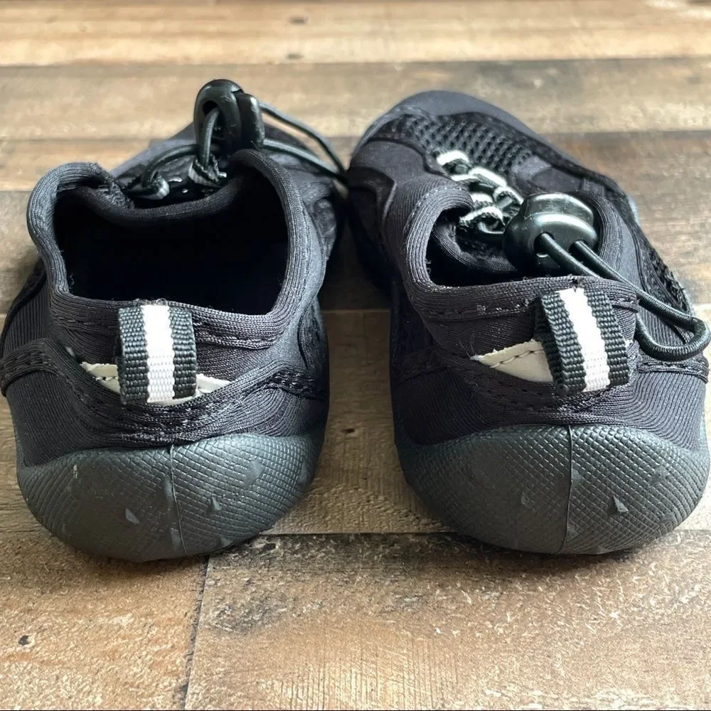 Youth Black Aqua Socks Size 11-12 Small